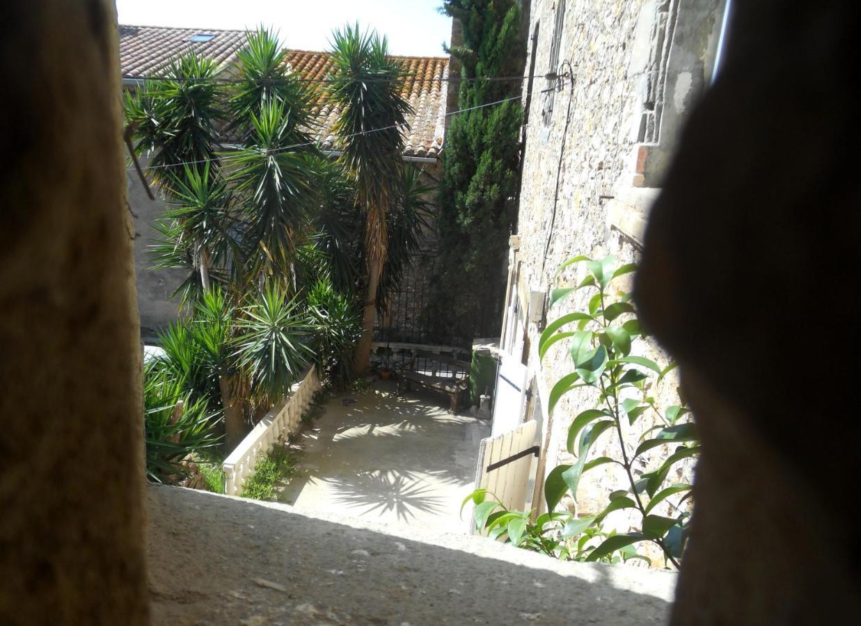 Logis De La Meschaussee, Dans Donjon Du Xie Siecle Canet  Exterior photo